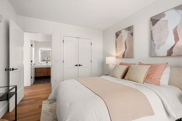 1515 Comm Ave · Bedroom
