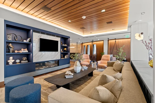1515 Comm Ave · Clubroom