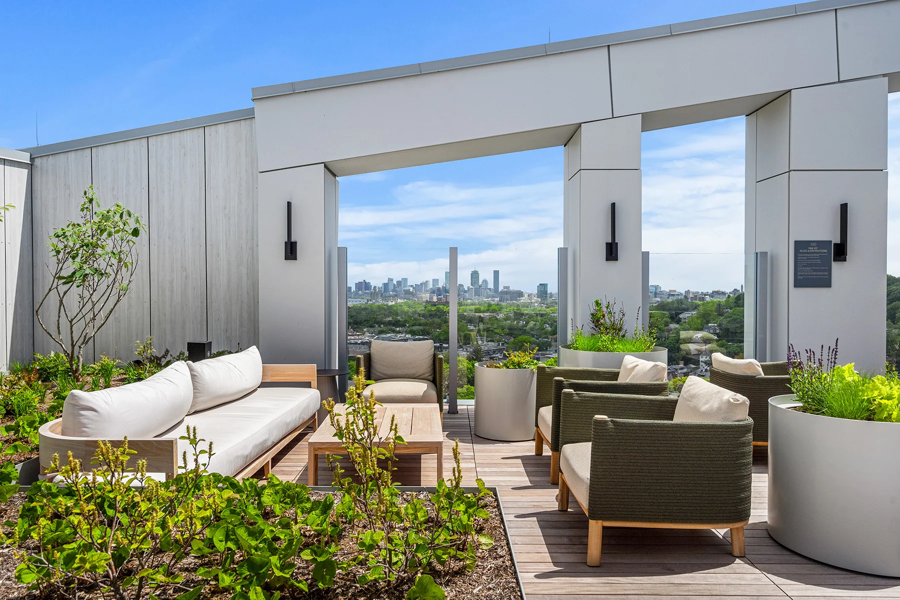 1515 Comm Ave · Outdoor amenities
