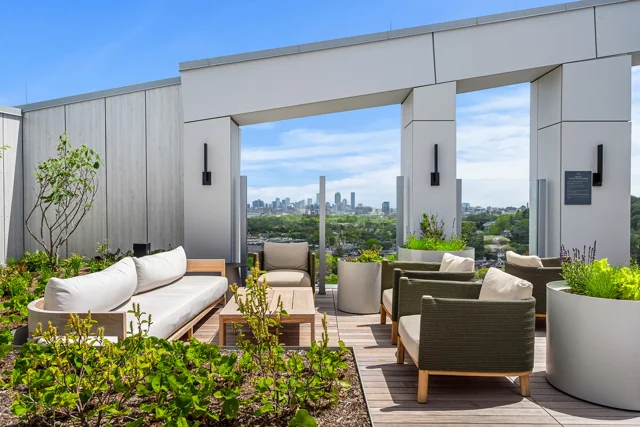 1515 Comm Ave · Outdoor amenities