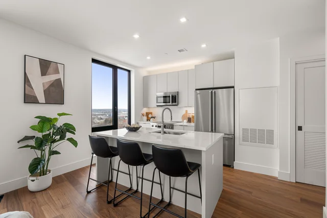 1515 Comm Ave · Kitchen