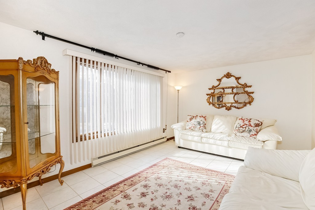 225 Glenwood St, Malden · 房屋照片 3