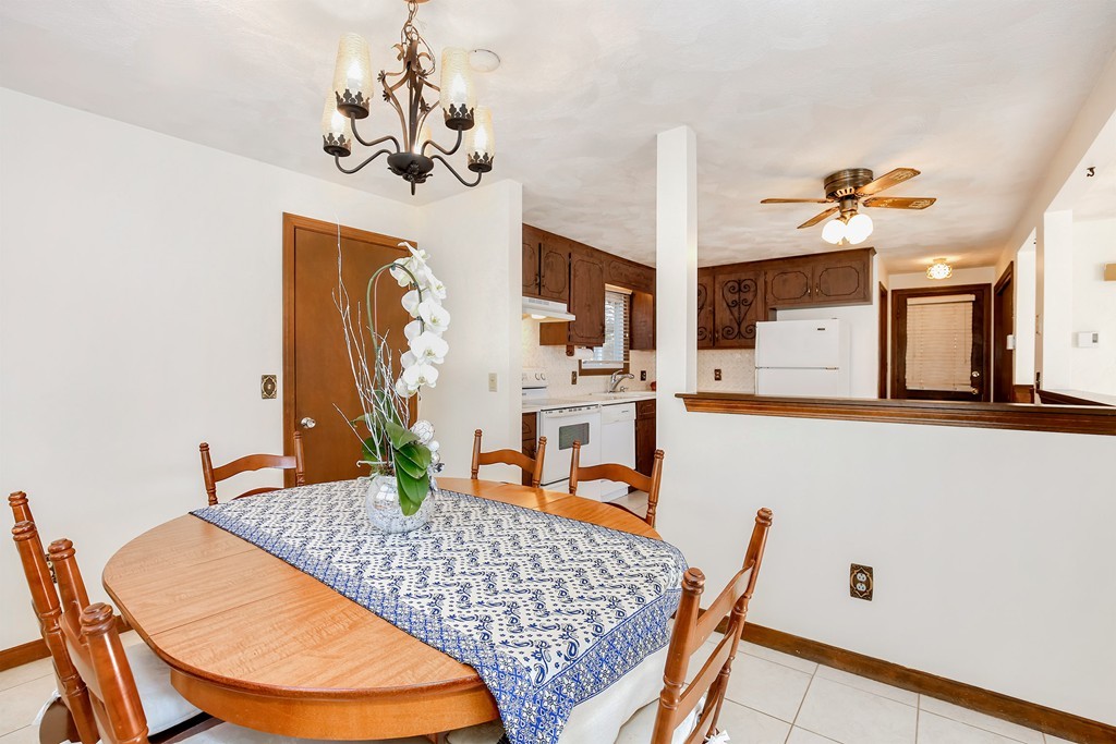 225 Glenwood St, Malden · 房屋照片 5