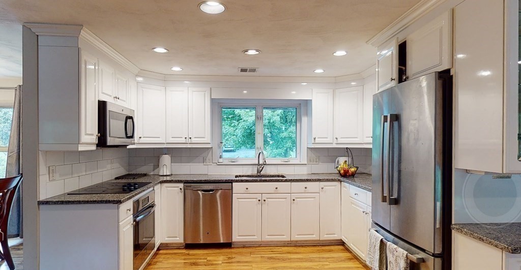 6 Nadine Rd, Framingham · 房屋照片 4