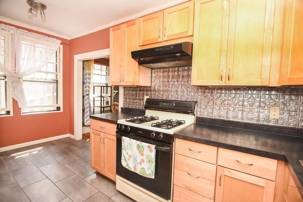 130 Sutherland Rd, Boston · 房屋照片 2