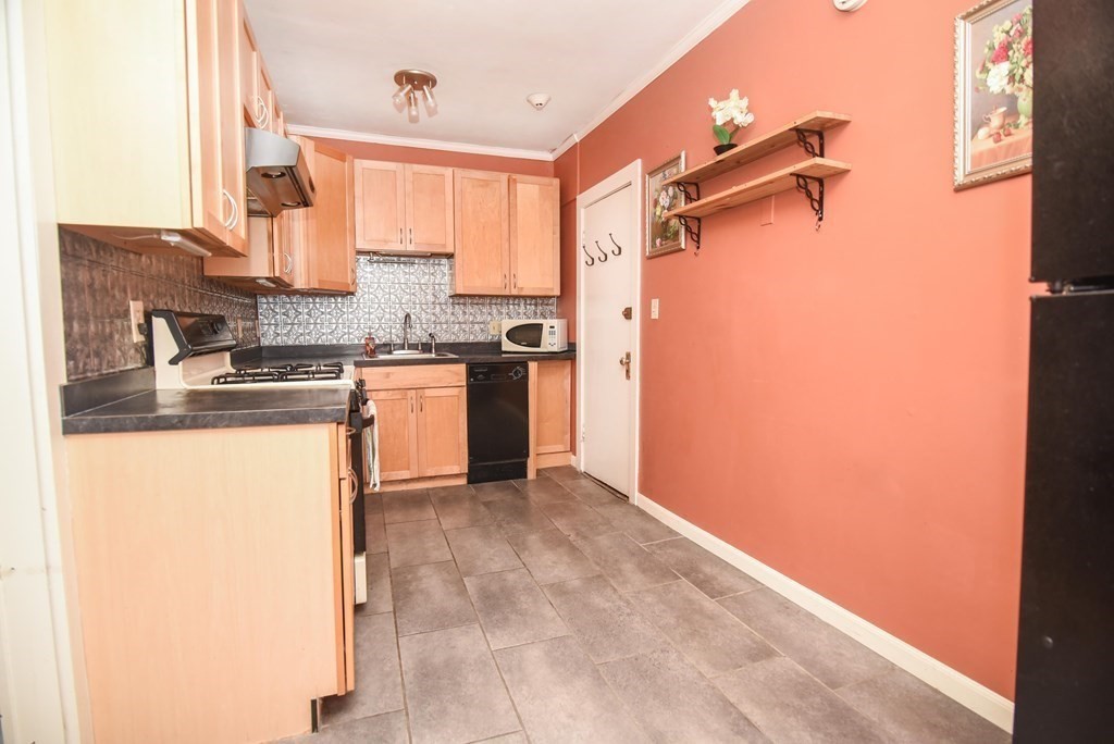 130 Sutherland Rd, Boston · 房屋照片 4