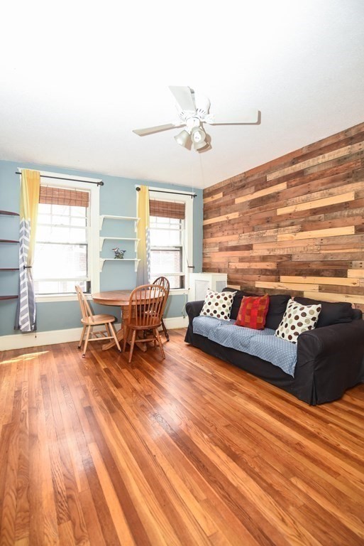 130 Sutherland Rd, Boston · 房屋照片 5