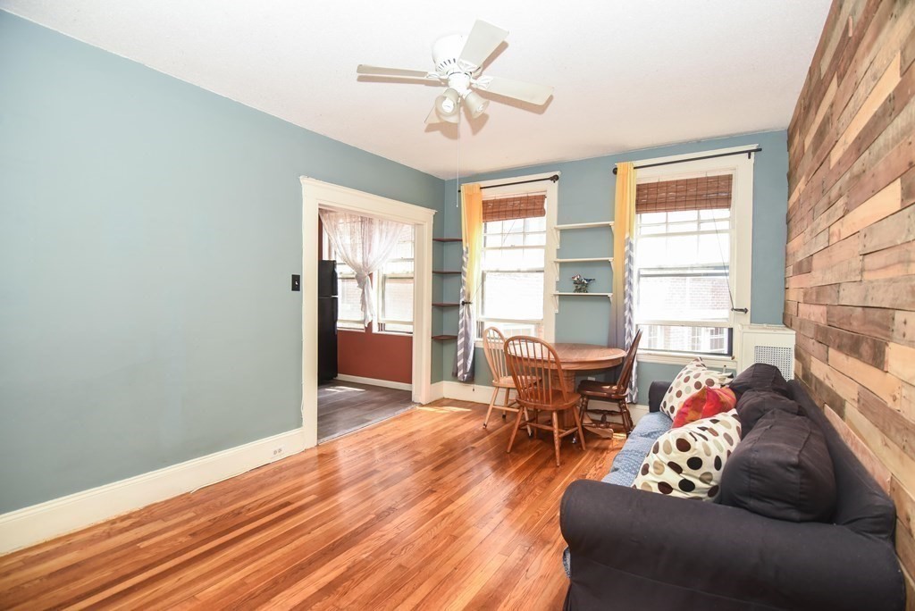 130 Sutherland Rd, Boston · 房屋照片 6