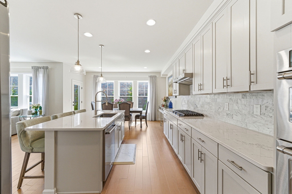6 Cooley Dr, Woburn · 房屋照片 3