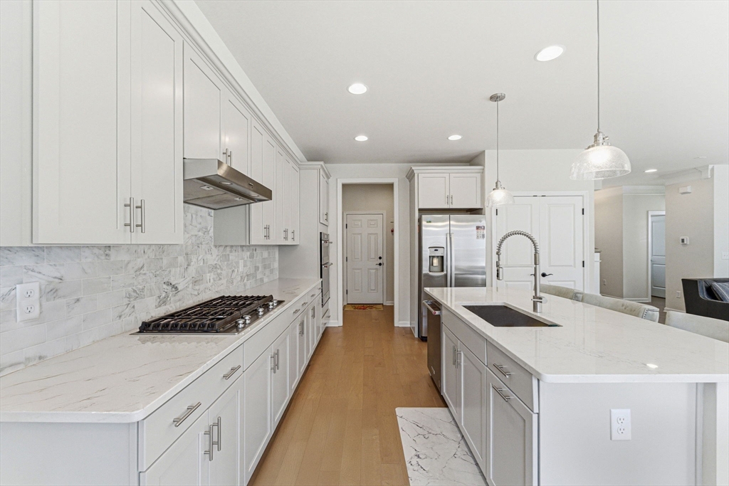 6 Cooley Dr, Woburn · 房屋照片 6