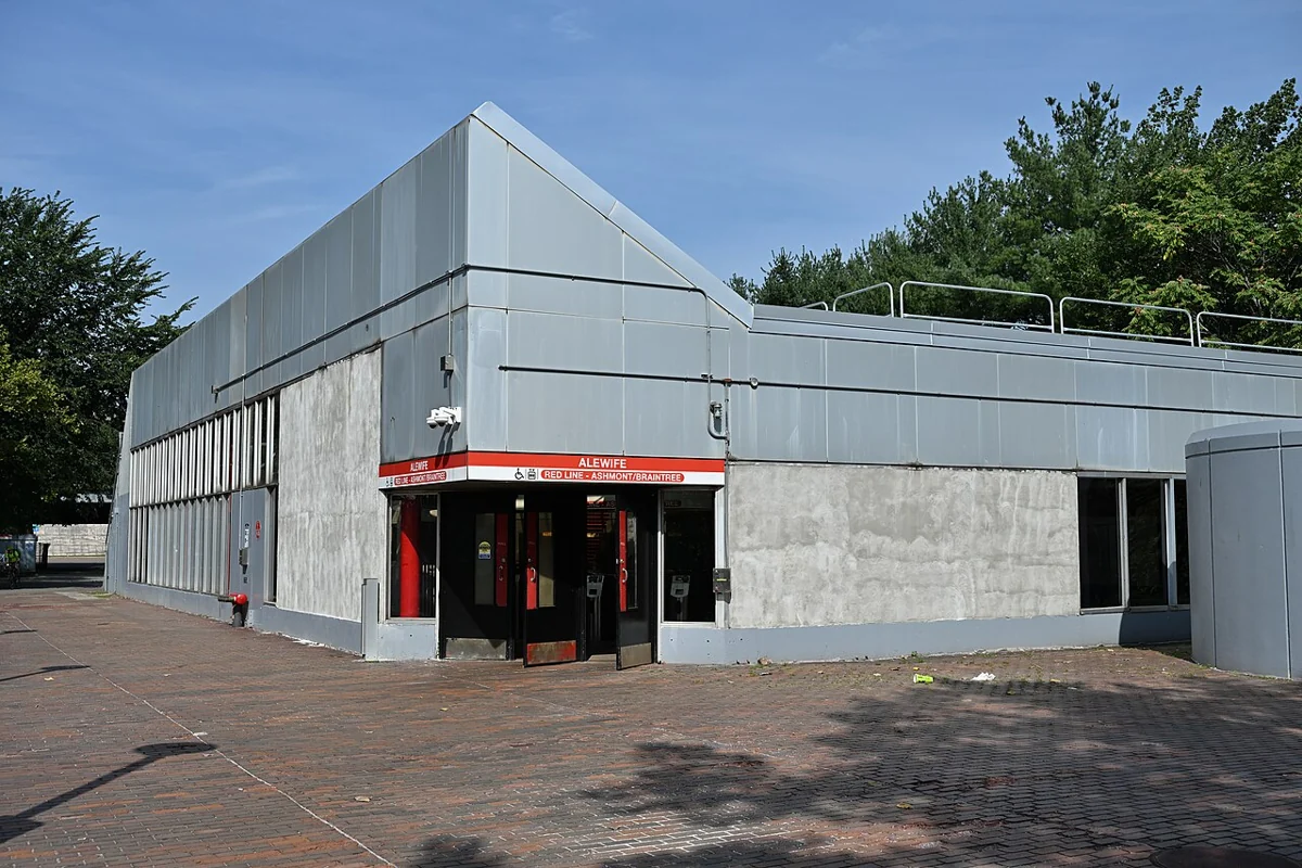 Alewife 站入口 · Cambridge