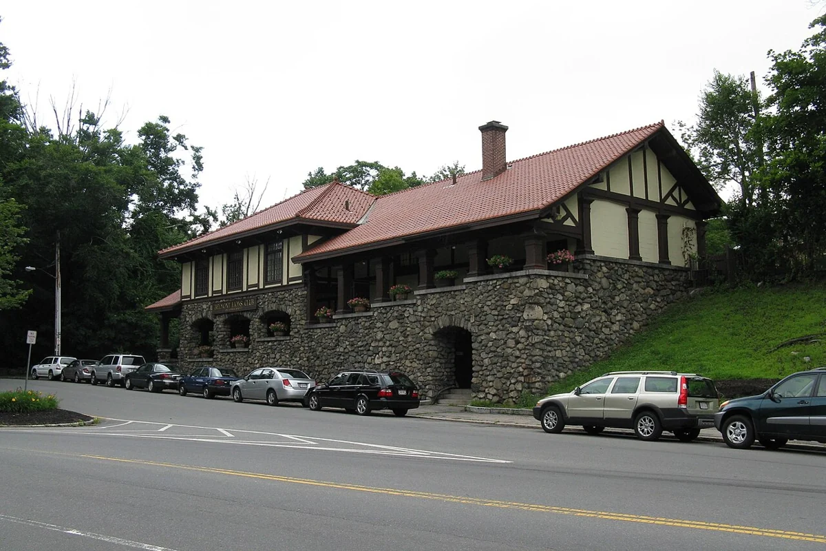Belmont Center station · Belmont