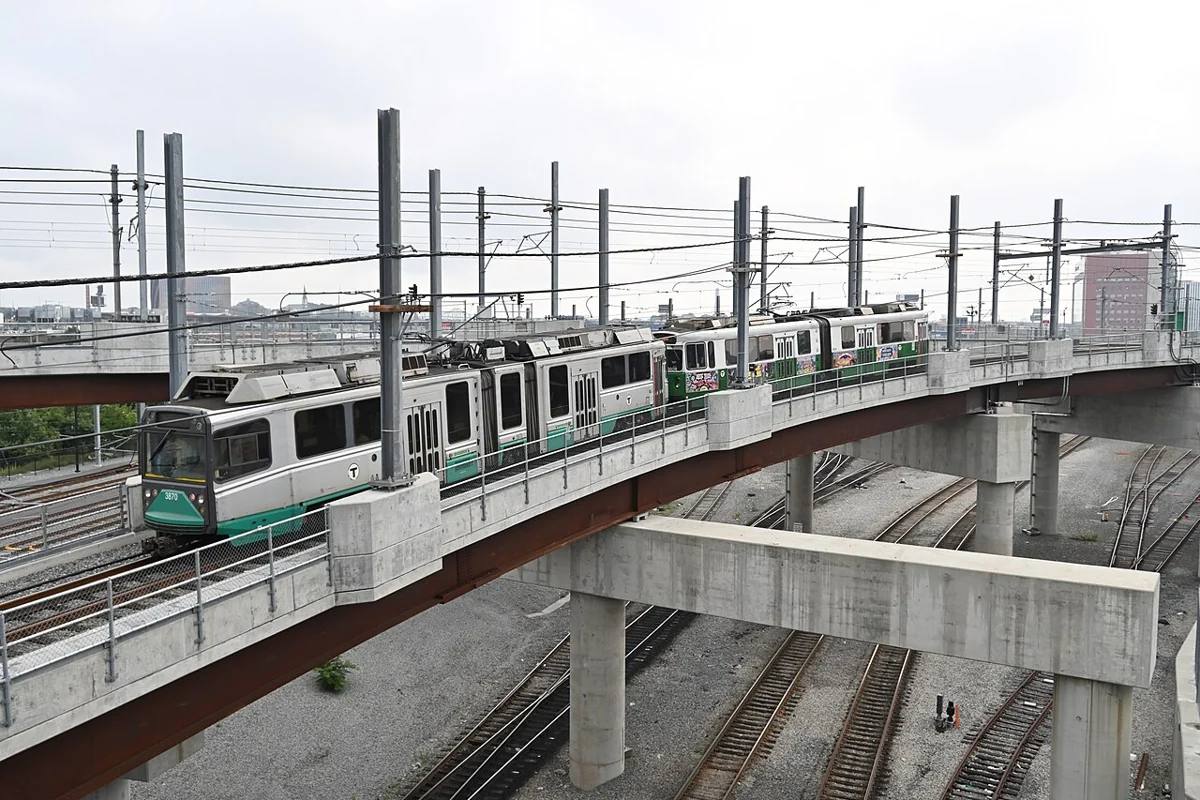 Green Line D train on the Red Bridge viaduct