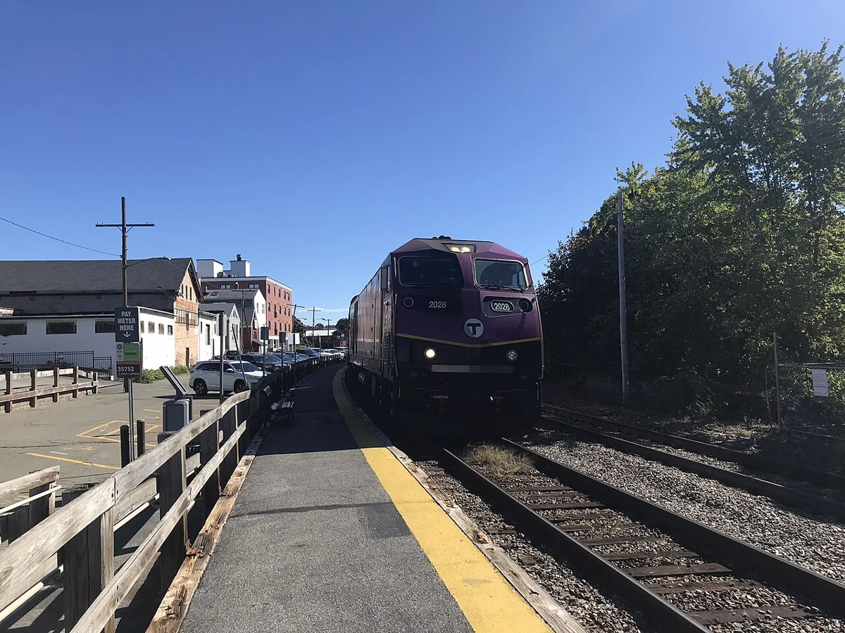 Commuter Rail at Waltham station